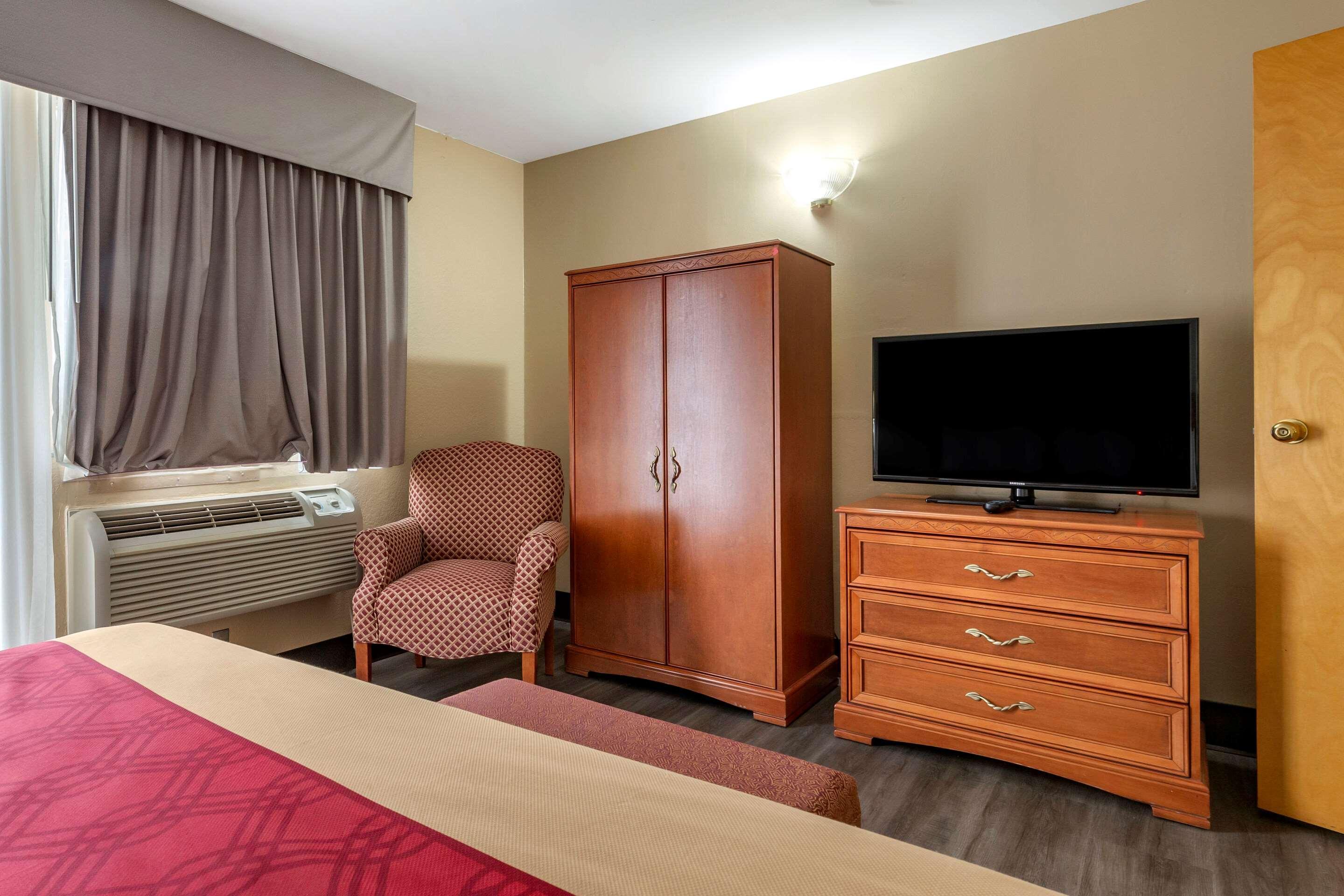 Econo Lodge & Suites Southern Pines Eksteriør billede