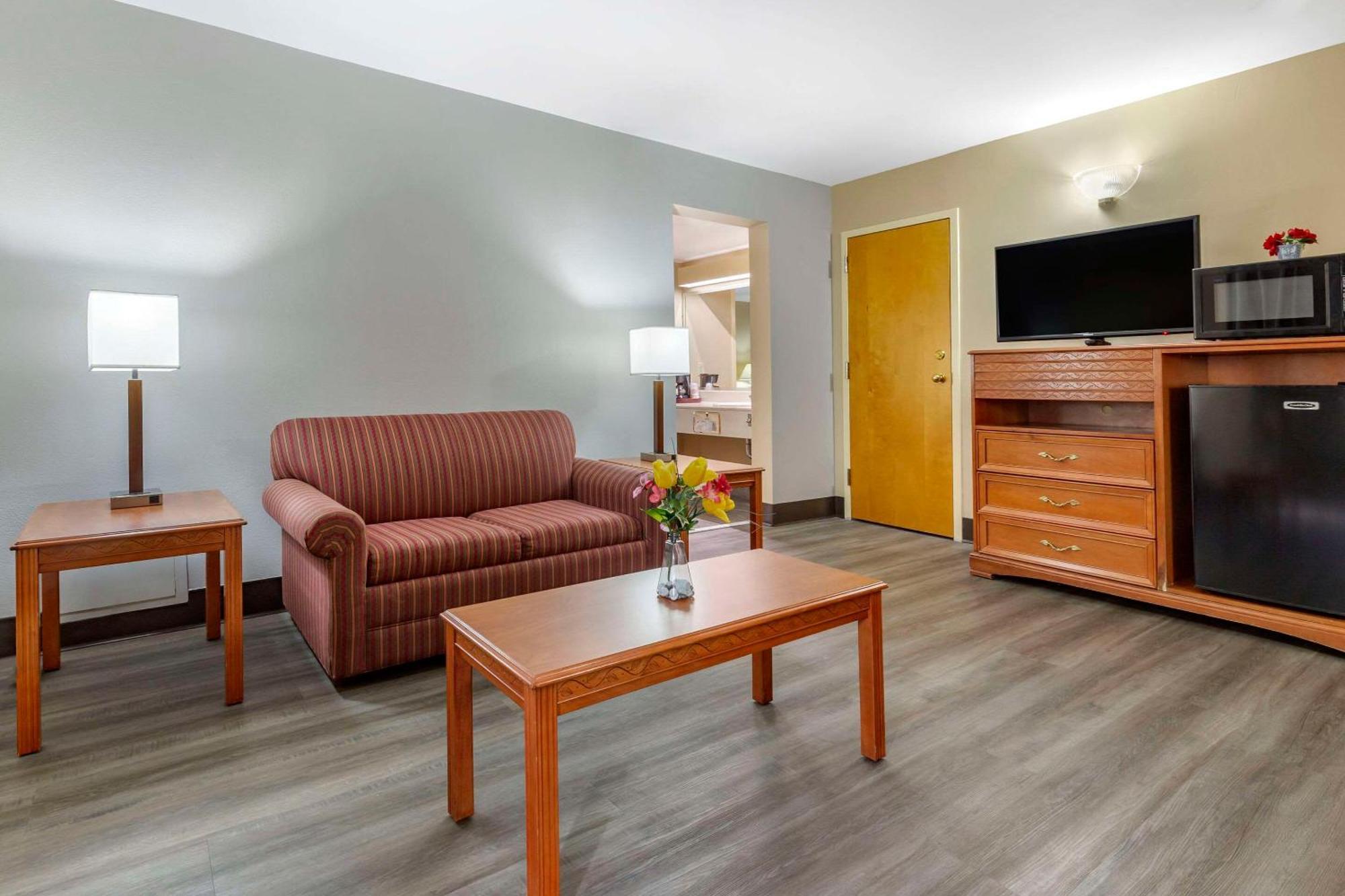Econo Lodge & Suites Southern Pines Eksteriør billede